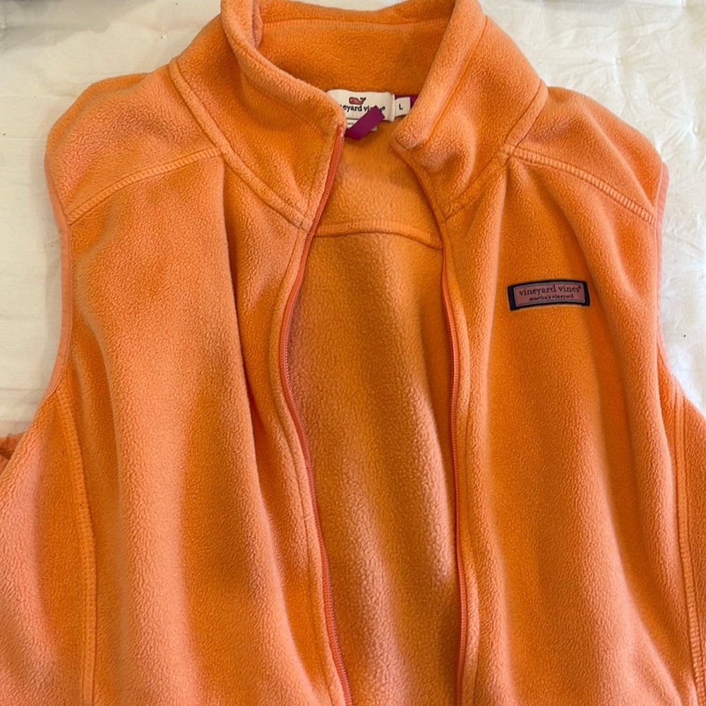 Women’s fleece Vineyard Vines vest in Peach